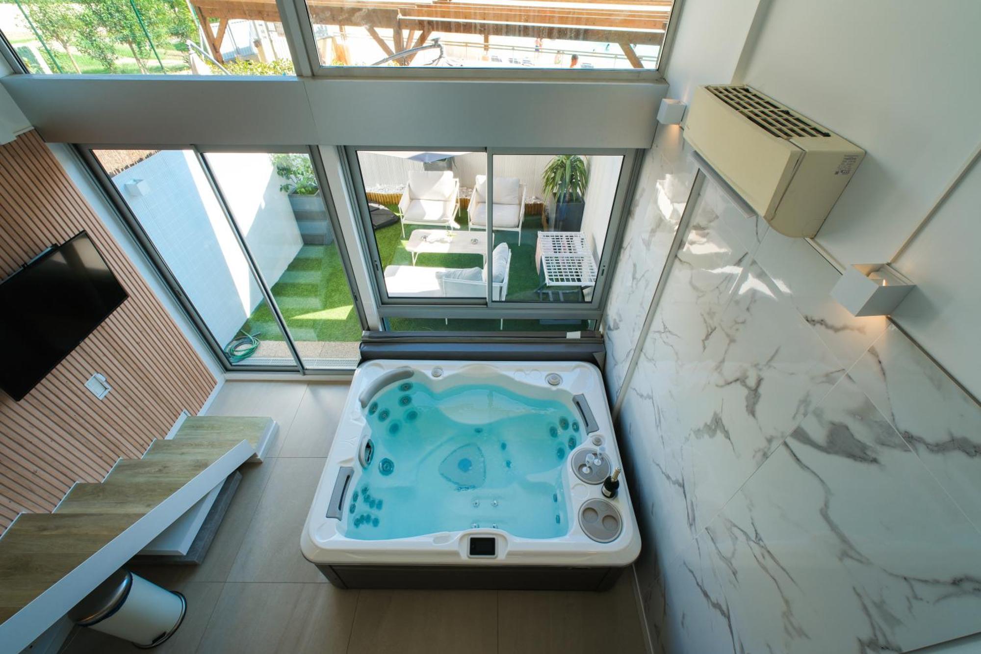 Villa Bono Jacuzzi & Spa 생로랑뒤바르 외부 사진